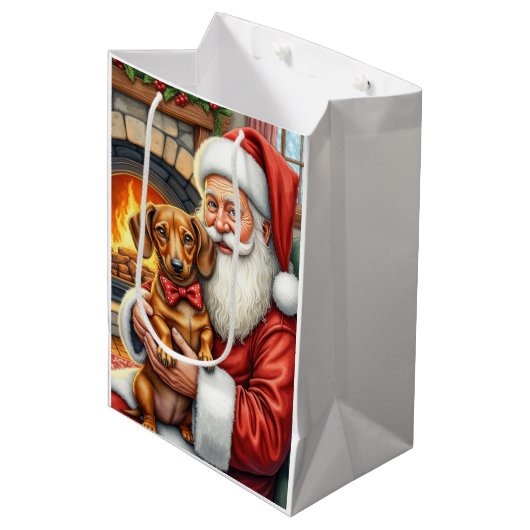 Santa Claus Holding Dachshund Christmas Art Mittlere Geschenktüte (Vorderseite Schrägansicht)