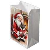 Santa Claus Holding French Bulldog Christmas Art Mittlere Geschenktüte (Vorderseite Schrägansicht)