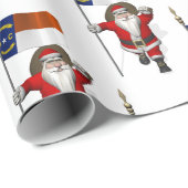 Santa Claus mit der Flagge von North Carolina Geschenkpapier (Rolleneckpunkt)