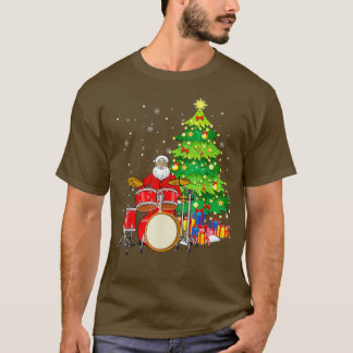 Santa Claus Play Drums Nahe gelegene Weihnachtsbau T-Shirt