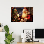 Santa Claus Reading am Weihnachtsbaum Poster (Heimbüro)