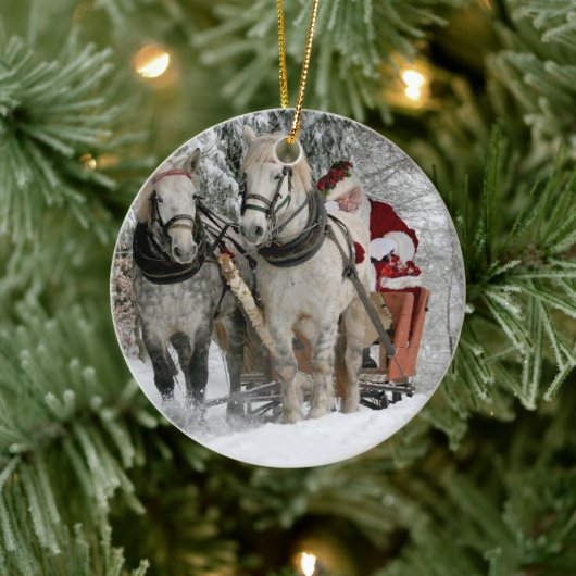 Santa Claus rides in a Horse sleigh Keramik Ornament (Baum)