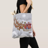 Santa Claus riding on sleigh with gift box Tasche (Von Nahem)