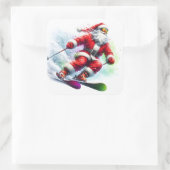 Santa Claus Skifahren auf dem Snowy Mountain Quadratischer Aufkleber (Tasche)