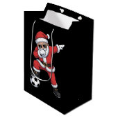 Santa Claus Soccer Dabbing Weihnachtsgeschenk Mittlere Geschenktüte (Vorderseite Schrägansicht)