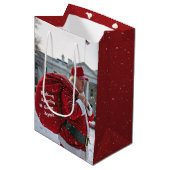 Santa Claus Trump im Weißen Haus Mittlere Geschenktüte (Vorderseite Schrägansicht)