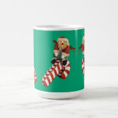 Santa Clause rides candy cane slide for Christmas. Kaffeetasse (Mittel)