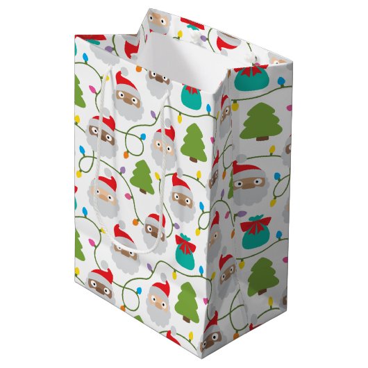 Santa Clauses Muster Mittlere Geschenktüte (Vorderseite Schrägansicht)