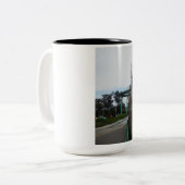 Santa- Cruzstrand/Promenaden-Achterbahn Zweifarbige Tasse (Vorderseite Links)