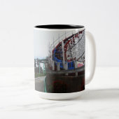 Santa- Cruzstrand/Promenaden-Achterbahn Zweifarbige Tasse (VorderseiteRechts)