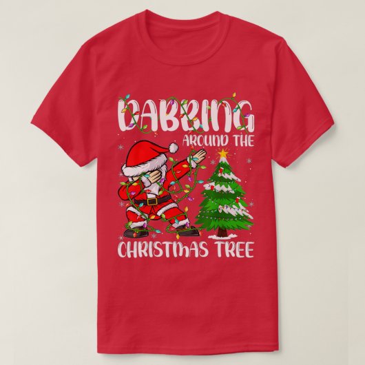 Santa Dabbing rund um den Weihnachtsbaum Lichter K T-Shirt (Design vorne)