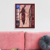 Santa Fe Chili Ristra mit Schatten Canvas Print Leinwanddruck (Insitu (Wohnzimmer))