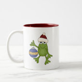 Santa Frog mit Ziertrampen und Geschenken Zweifarbige Tasse (Links)