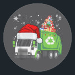 Santa Garbage Truck Carry Christmas Family Match Runder Aufkleber<br><div class="desc">Santa Garbage LKW Weihnachtsfamilie zu Weihnachten Weihnachten Matching Weihnachten Weihnachten</div>