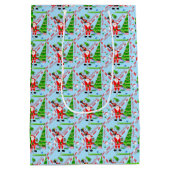 Santa Golfing by Christmas Tree Mittlere Geschenktüte (Rückseite)
