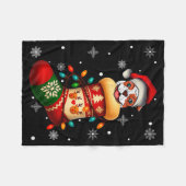 Santa Hat American Bulldog Dog In Christmas Socks Fleecedecke (Vorderseite (Horizontal))