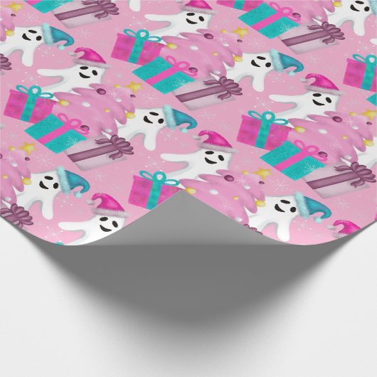 Santa Hat Ghosts with Christmas Tree & Presents Geschenkpapier (Ecke)