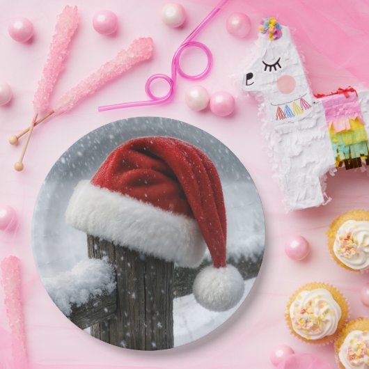 Santa Hat On a Snowy Fence Post Pappteller (Party)