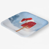Santa Hat On Red Snow Shovel  Pappteller (Gewinkelt)