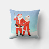 Santa Helping Mrs. Claus mit ihrem Golfschwung Kissen (Rückseite)