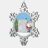 Santa Holding Foto Schneeflocken Zinn-Ornament (Rechts)