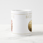 Santa JINGLE BELL, GLAUBE Typografie Riesenkaffee Jumbo-Tasse (Vorderseite)