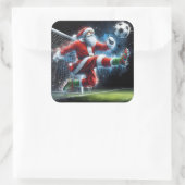 Santa Kicks ein Fußballball im Winter Quadratischer Aufkleber (Tasche)