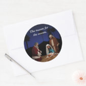 Santa Kneeling an der Geburt Runder Aufkleber (Umschlag)