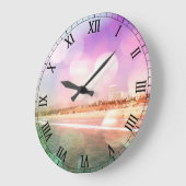 Santa Monica Beach - funkelndes Pink Foto Edit Große Wanduhr (Winkel)