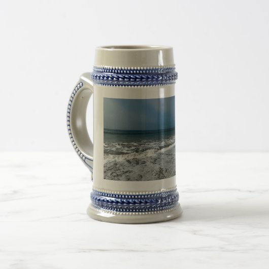 Santa Monica Beach im Herbst. Bierglas (Vorderseite Links)