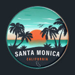 Santa Monica California Retro Sunset Souvenirs 80e Magnet<br><div class="desc">Santa Monica Kalifornien. Dieses Retro-Design ist ein großartiges Weihnachts- oder Geburtstagsgeschenk für die Fans von Santa Monica Beach. Das Retro Sommercamp ist ein perfektes Geschenk für Reisende und Liebhaber von tropischen Reisezielen.</div>