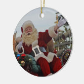Santa on Parade Keramikornament (Links)