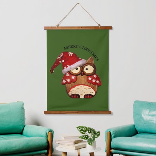 Santa Owl mit roter Weihnachtsmannmütze Wandteppich Mit Holzrahmen (Wohnzimmer)