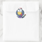 Santa Penguin mit Candy Cane Runder Aufkleber (Tasche)