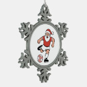 Santa Playing Fußball Weihnachtsspielerin Sport Schneeflocken Zinn-Ornament (Links)