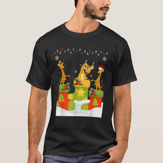 Santa Reindeer Elf Giraffe in Christmas Socks Ugly T-Shirt (Vorderseite)