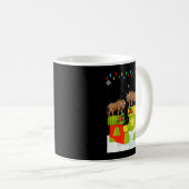 Santa Reindeer Elf Wildebeest In Christmas Socks U Kaffeetasse (VorderseiteRechts)