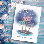 Santa Reindeer Palm Tree Tropisches Weihnachtsfest Feiertagskarte<br><div class="desc">Die Weihnachtskarte zum Thema Tropical bietet eine strahlende "Sand"-Insel,  Palmen,  die in Lichtern mit Streicheln verziert sind,  und Santa und Rentiere,  die über den zauberhaften Nachthimmel fliegen,  der vom Mond und den Sternen beleuchtet wird. Kunstwerk von KL Stock.</div>