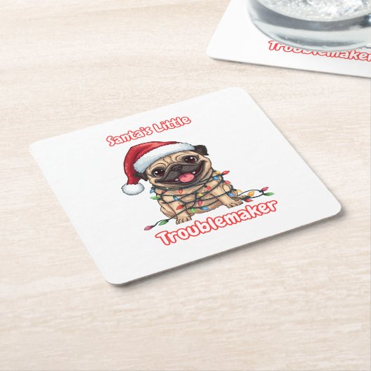 Santa’s Little Troublemaker – Funny Christmas Pug  Rechteckiger Pappuntersetzer (angewinkelt)