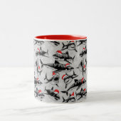 Santa Shark-Muster Zweifarbige Tasse (Mittel)
