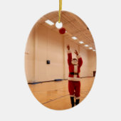 Santa Shooting Hoops Keramik Ornament (Vorne)