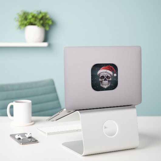 Santa Skull Sticker (Laptop auf Schreibtisch)
