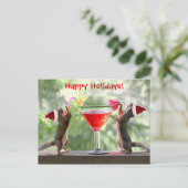 Santa Squirrels Drinking a Cocktail Feiertagspostkarte (Stehend Vorderseite)