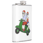 Santa und Frau Claus fahren mit einem Roller Flachmann (Rechts)