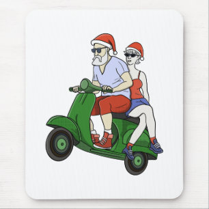 Santa und Frau Claus fahren mit einem Roller Mousepad