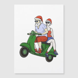 Santa und Mrs. Claus fahren auf einem Roller Magnetkarte