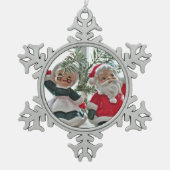 Santa und Mrs Claus Schneeflocken Zinn-Ornament (Vorderseite)