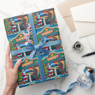 Santa und Sheriff schauen sich die schöne Liste an Geschenkpapier