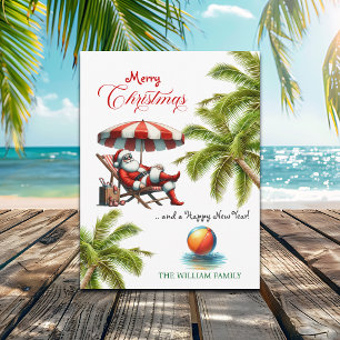 Santa unter einem Strandsonnenschirm Weihnachten