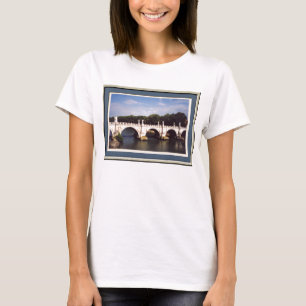 Sant'Angelo Bridge in Rom, Italien T-Shirt